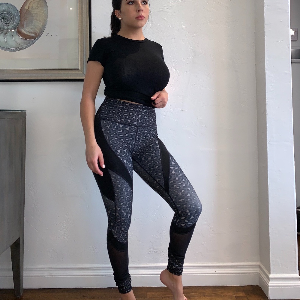 Fabletics Leopard print leggings with pocket
